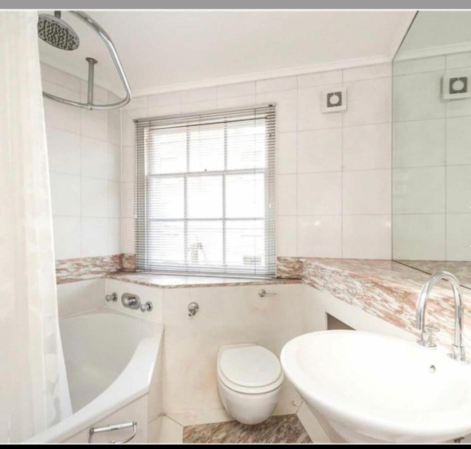 One Stop Oxford Street Family House * London
